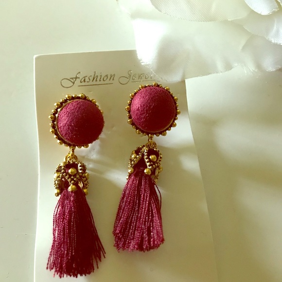 Jewelry - NEW Bohemian Small Tassel Earrings